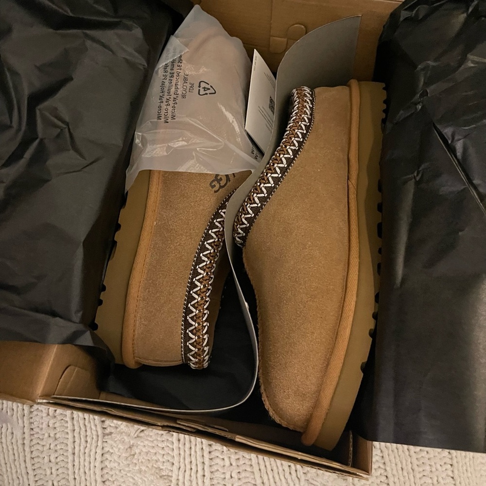 Brand new Chestnut Tasman Ugg Mens size 8 fit like Women’s size 8.5/9